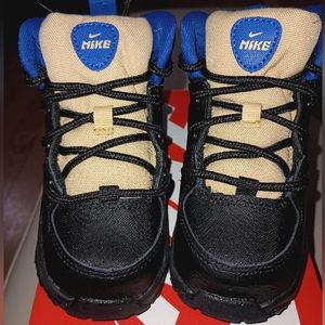 Nike Manoa LTR Boots Black Blue sz 6c NEW